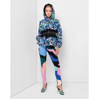 EMILIO PUCCI(ダウンジャケット)のフリマアイテム一覧 EMILIO PUCCI(ダウンジャケット)のフリマアイテム一覧