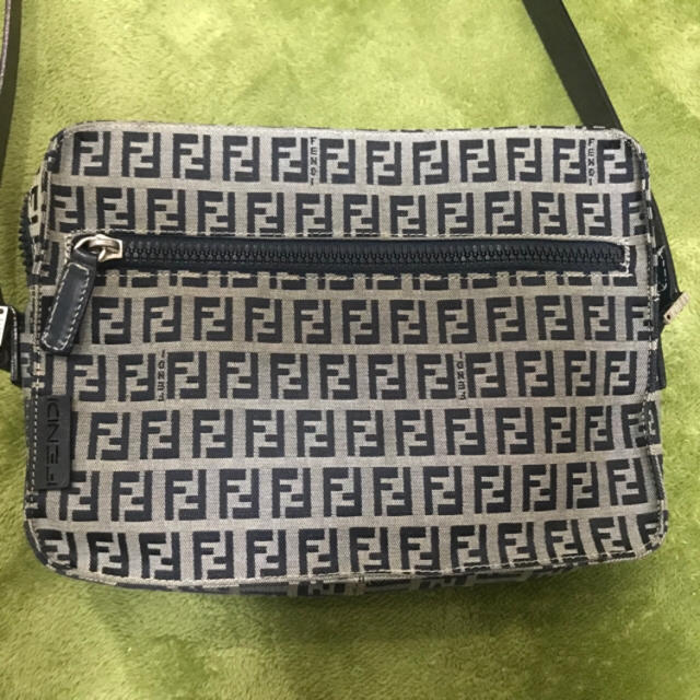 【最終値下げ】FENDI ショルダーバック