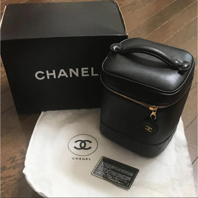CHANEL バニティポーチ 正規品のサムネイル