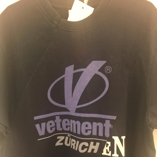 Balenciaga(バレンシアガ)のvetements 再構築 Tシャツ 値下げ中 メンズのトップス(Tシャツ/カットソー(半袖/袖なし))の商品写真