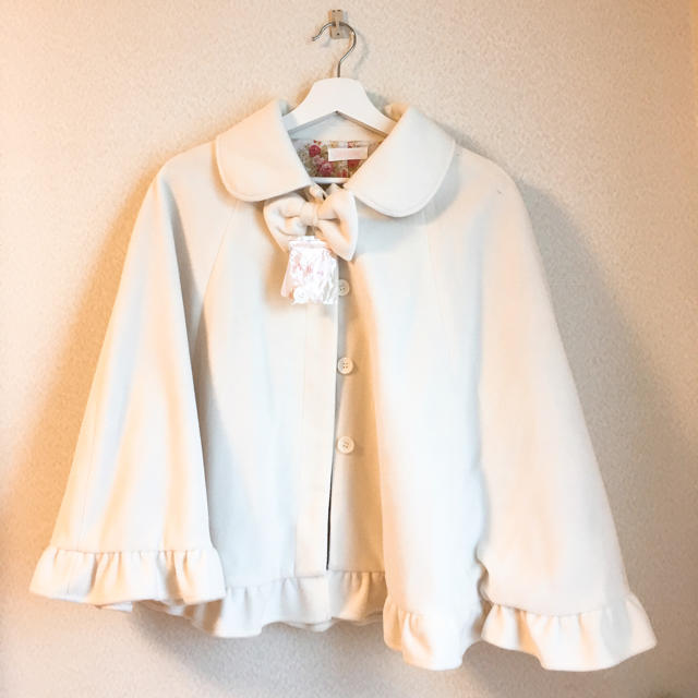LIZ LISA - リズリサ 白 花柄 コート ケープ 新品 定価以下 の LIZ LISA - リズリサ 白 花柄 コート ケープ 新品 定価以下 の