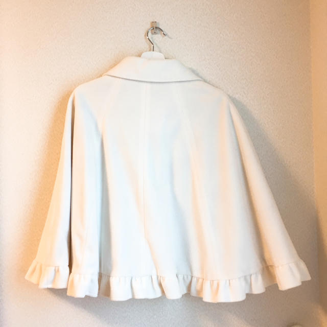 LIZ LISA(リズリサ)のリズリサ 白 花柄 コート ケープ 新品 定価以下  レディースのジャケット/アウター(ニットコート)の商品写真