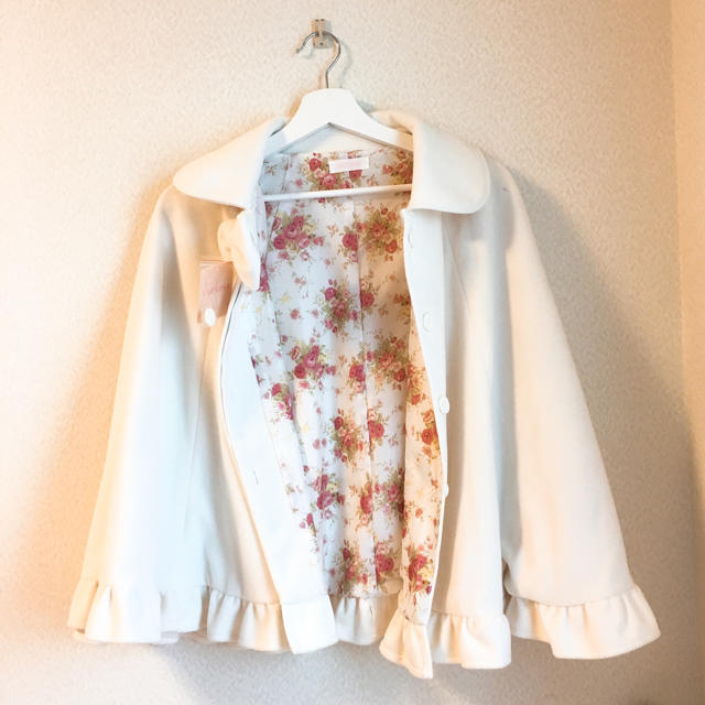 LIZ LISA - リズリサ 白 花柄 コート ケープ 新品 定価以下 の LIZ LISA - リズリサ 白 花柄 コート ケープ 新品 定価以下 の