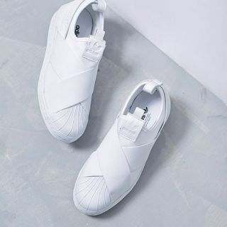 アディダス(adidas)の★アディダス スリッポン ★ホワイト２４㎝(スリッポン/モカシン)