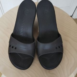 クロックス(crocs)の★クロックス ササリー ブラウン W7（24㎝）(サンダル)