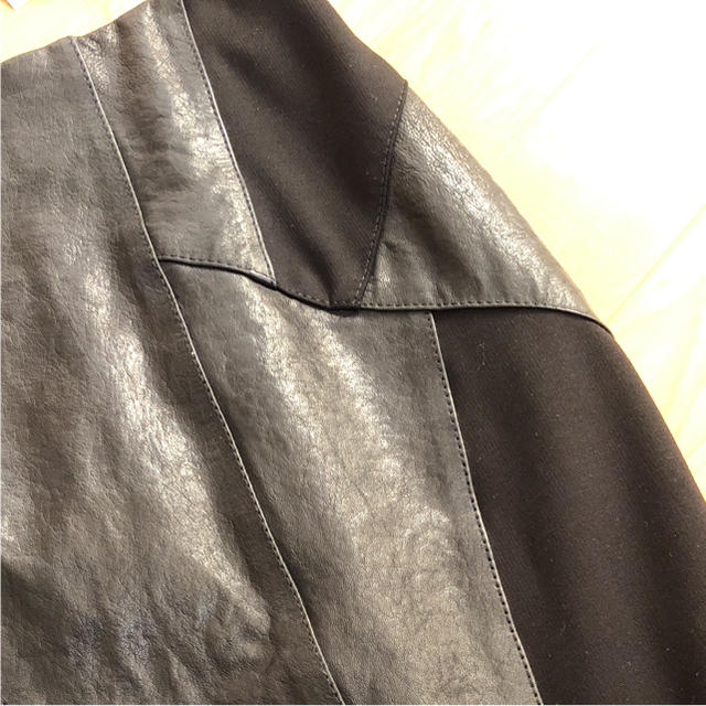 LE CIEL BLEU(ルシェルブルー)のルシェルブルー♡レザー異素材切り替えスカート レディースのスカート(ひざ丈スカート)の商品写真