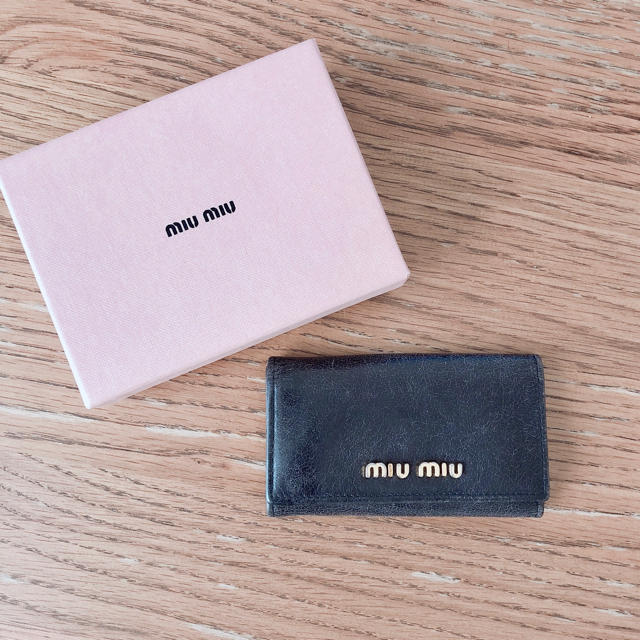 miumiu(ミュウミュウ)のmiu miu ミュウミュウ キーケース  レディースのファッション小物(キーケース)の商品写真