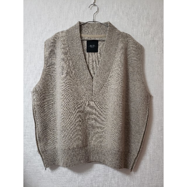 UNUSED(アンユーズド)のUNUSED 18AW knit vest -oat meal- size1 メンズのトップス(ニット/セーター)の商品写真