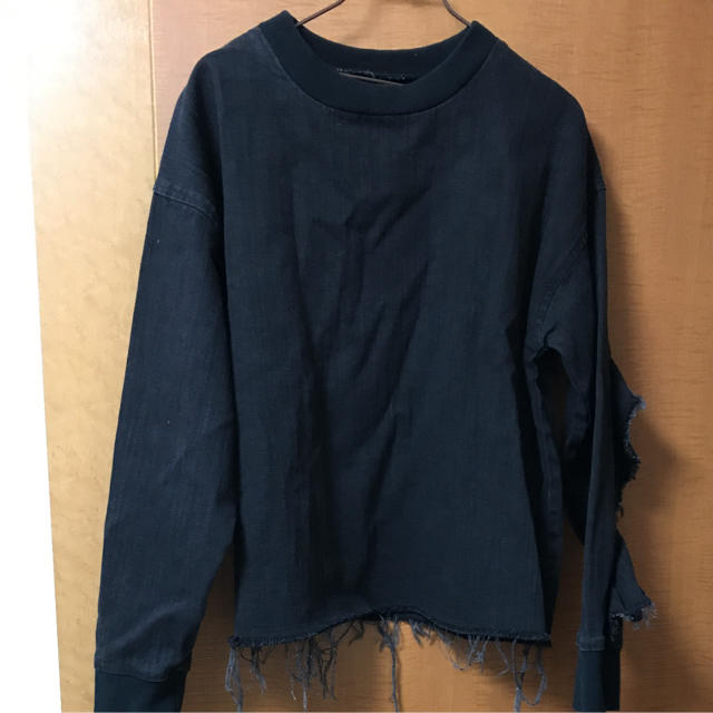 ZARA(ザラ)のzara フリルカットソー フリンジ 切りっぱなし レディースのトップス(カットソー(長袖/七分))の商品写真