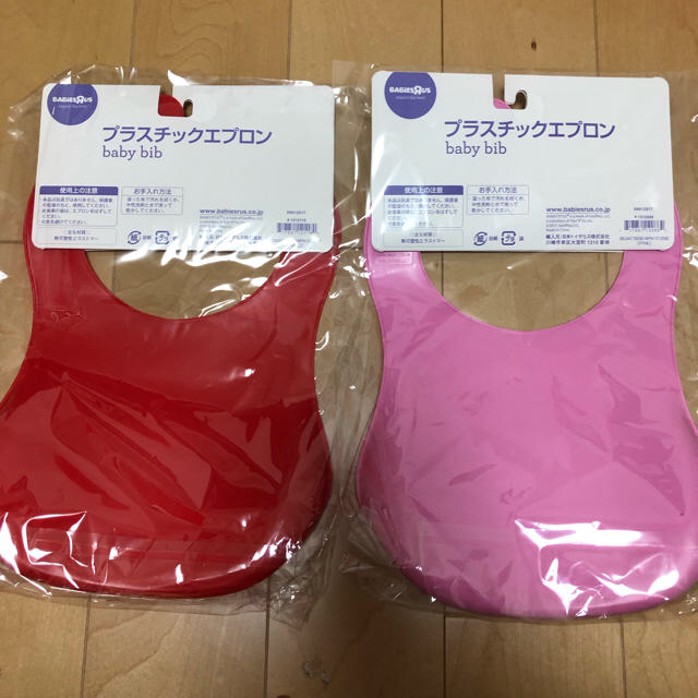 トイザらス(トイザラス)のプラスチックエプロン  キッズ/ベビー/マタニティの授乳/お食事用品(お食事エプロン)の商品写真