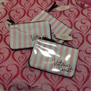 ヴィクトリアズシークレット(Victoria's Secret)のVS♡ストライプポーチ ピンク(ポーチ)