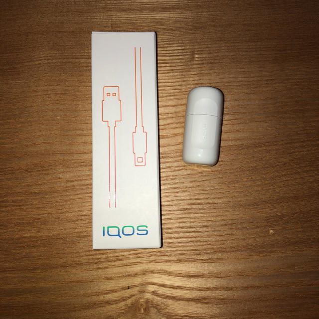 IQOS(アイコス)のiQOSクリーナー＆USBケーブル♡ スマホ/家電/カメラのスマートフォン/携帯電話(バッテリー/充電器)の商品写真