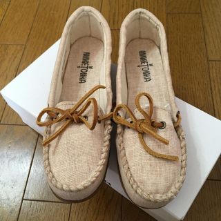 ミネトンカ(Minnetonka)のMINNETONKAミネトンカ新品未使用ベージュシューズ靴size6.5(スリッポン/モカシン)