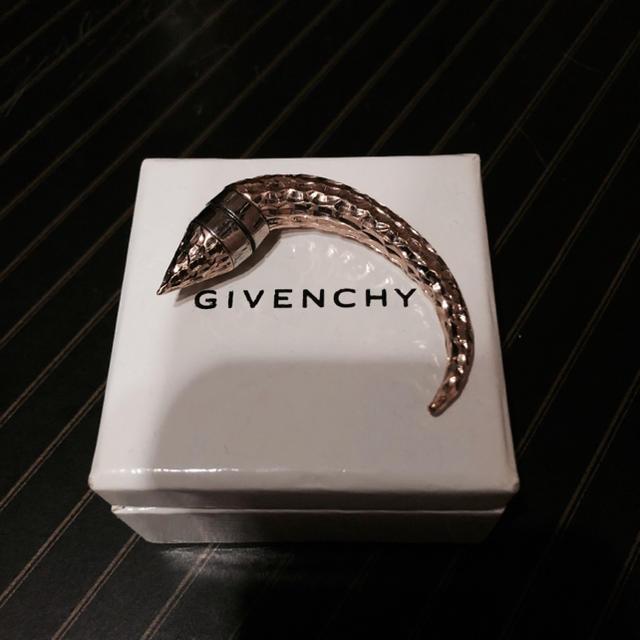 GIVENCHY(ジバンシィ)のGivenchy マグネットピアス メンズのアクセサリー(ピアス(片耳用))の商品写真