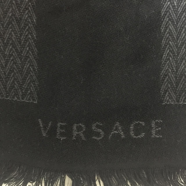 VERSACE(ヴェルサーチ)のVERSACE  ストール レディースのファッション小物(ストール/パシュミナ)の商品写真