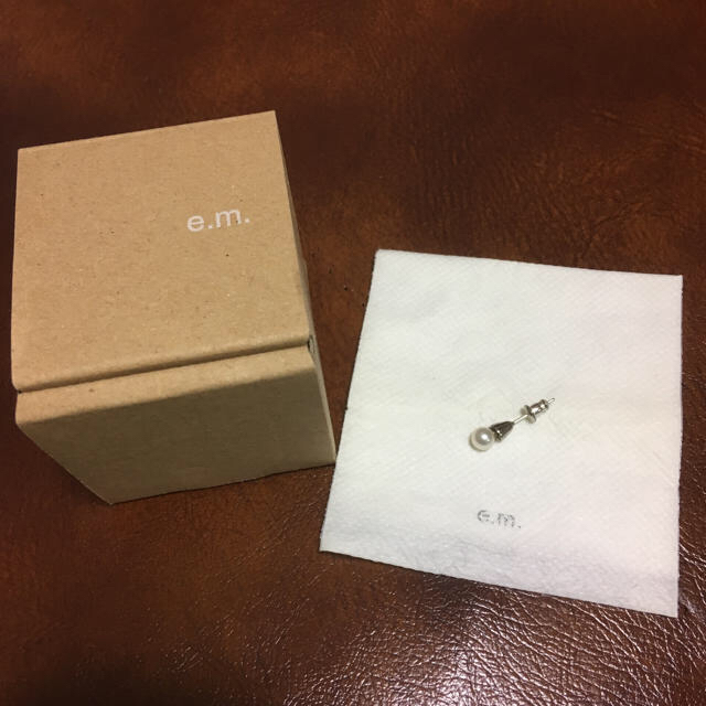 e.m.(イーエム)のe.m パール 揺れピアス 片耳 レディースのアクセサリー(ピアス)の商品写真