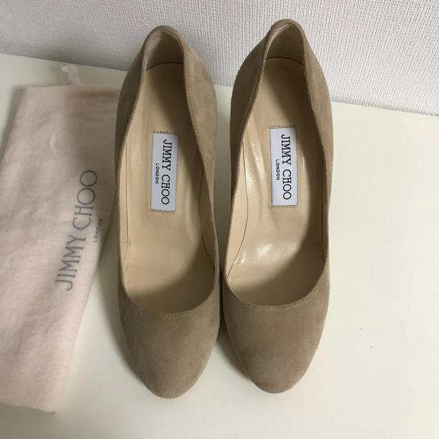 JIMMY CHOO(ジミーチュウ)のにゃんだ様専用！Jimmy Choo☆パンプス☆36 1/2☆スエードベージュ☆ レディースの靴/シューズ(ハイヒール/パンプス)の商品写真