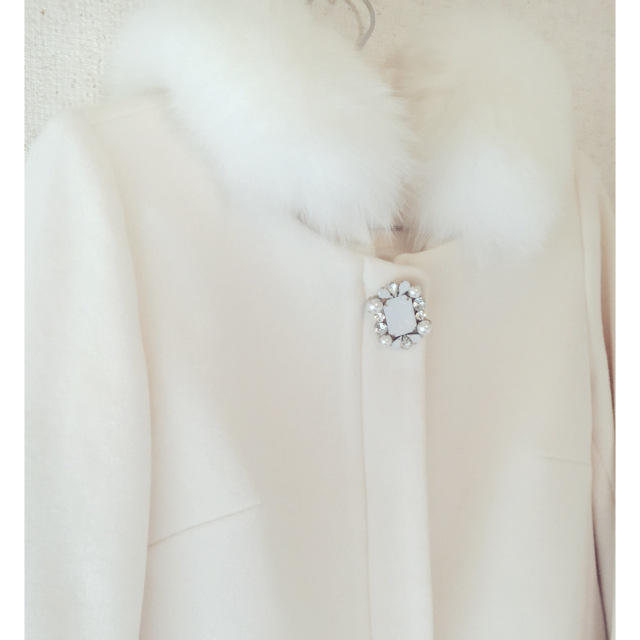 MISCH MASCH(ミッシュマッシュ)のミッシュマッシュ FOXファー付コート ホワイト レディースのジャケット/アウター(ロングコート)の商品写真