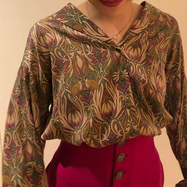 Lily Brown(リリーブラウン)のオリエンタル柄モンキーラメシャツ レディースのトップス(シャツ/ブラウス(長袖/七分))の商品写真