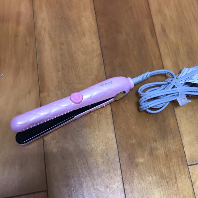 携帯用 ヘアーアイロン ピンク 160℃ 海外対応 スマホ/家電/カメラの美容/健康(ヘアアイロン)の商品写真