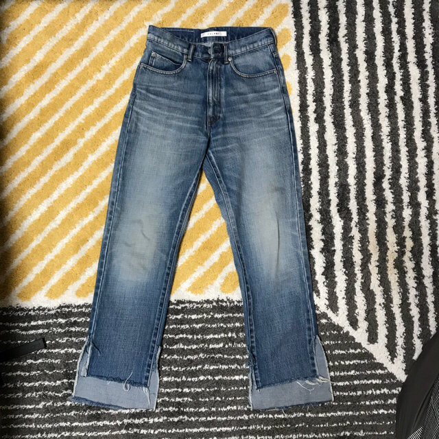 DEUXIEME CLASSE(ドゥーズィエムクラス)のドゥーズィエムクラス☆CELERI Side Slit DENIMです。 レディースのパンツ(デニム/ジーンズ)の商品写真