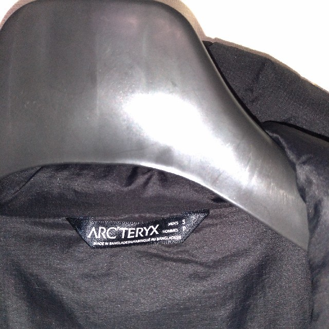 ARC'TERYX(アークテリクス)のatom lt hoody Sサイズ　メンズ　ブラック メンズのジャケット/アウター(ダウンジャケット)の商品写真