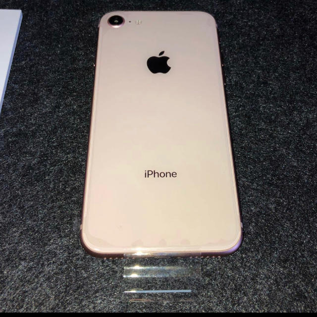 Apple(アップル)の新品 IPhone8 SIMロック解除済み 64GBゴールド スマホ/家電/カメラのスマートフォン/携帯電話(スマートフォン本体)の商品写真