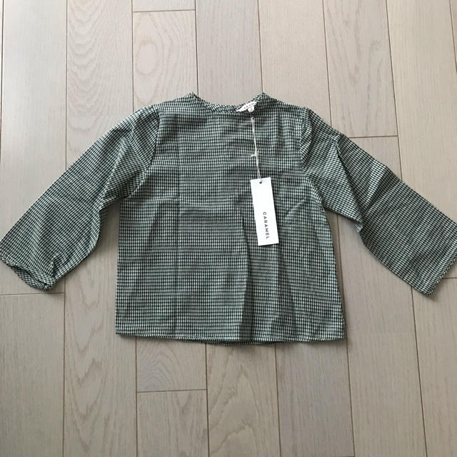 Caramel baby&child (キャラメルベビー&チャイルド)の新品  タグ付き  caramel london シャツ 2y キッズ/ベビー/マタニティのキッズ服男の子用(90cm~)(Tシャツ/カットソー)の商品写真