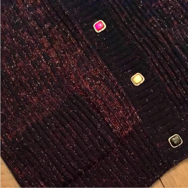 国産品 CHANEL - ♡ ニットカーディガン ラメ 宝石ボタン シャネル 激 国産品 CHANEL - ♡ ニットカーディガン ラメ 宝石ボタン シャネル 激