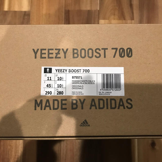 新品未使用 adidas yeezy boost 700 us11 29cm