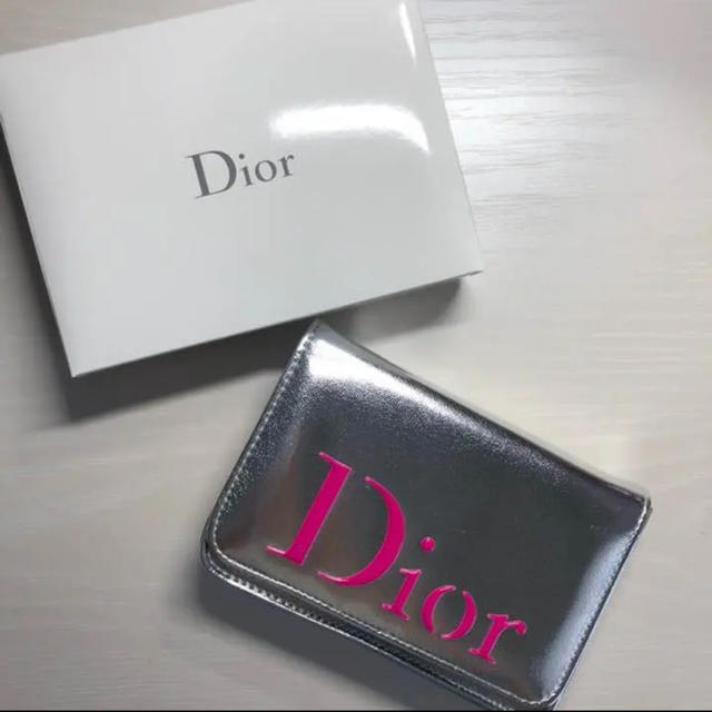 Dior(ディオール)のDior ディオール ポーチ ノベルティ エンタメ/ホビーのコレクション(ノベルティグッズ)の商品写真