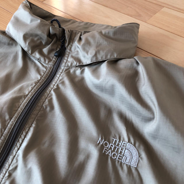 THE NORTH FACE(ザノースフェイス)のノースフェイス メンズウィンドブレーカー ベージュ メンズのジャケット/アウター(ナイロンジャケット)の商品写真