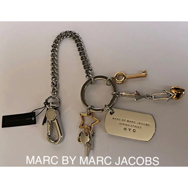 ★MARC BY MARC JACOBSキーリングプレートロゴ付きバックチャーム
