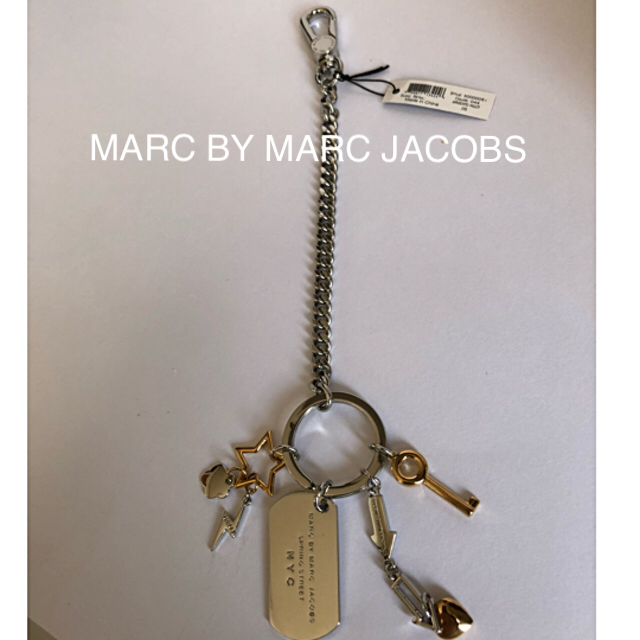 ★MARC BY MARC JACOBSキーリングプレートロゴ付きバックチャーム