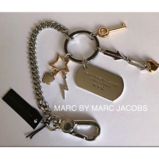 ★MARC BY MARC JACOBSキーリングプレートロゴ付きバックチャーム