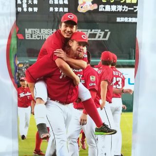 ヒロシマトウヨウカープ(広島東洋カープ)の広島カープ　フォト　鈴木誠也選手　エルドレッド選手　おまけつき(スポーツ選手)