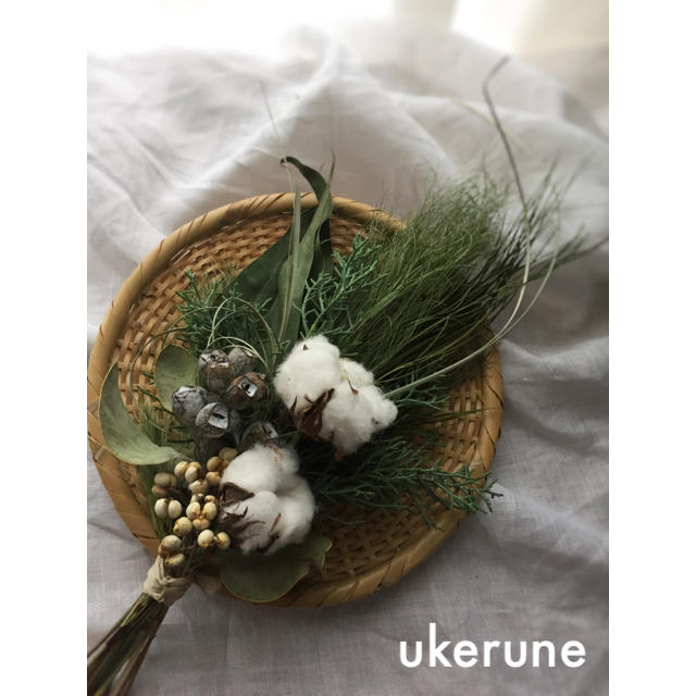 綿花とテトラゴナ ブルーアイスの白いアンティーク スワッグ ドライフラワー の通販 by ukerune-flower shop｜ラクマ