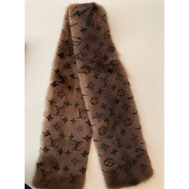 LOUIS VUITTON(ルイヴィトン)のルイヴィトン ミンク マフラー レディースのファッション小物(マフラー/ショール)の商品写真