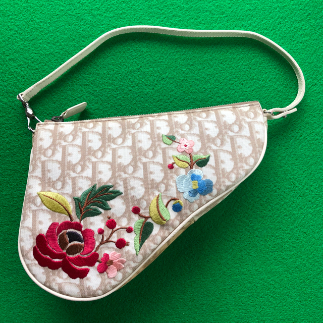 Christian Dior(クリスチャンディオール)のChristian  Dior  トロッターフラワー刺繍サドルハンドバッグ  レディースのバッグ(ハンドバッグ)の商品写真