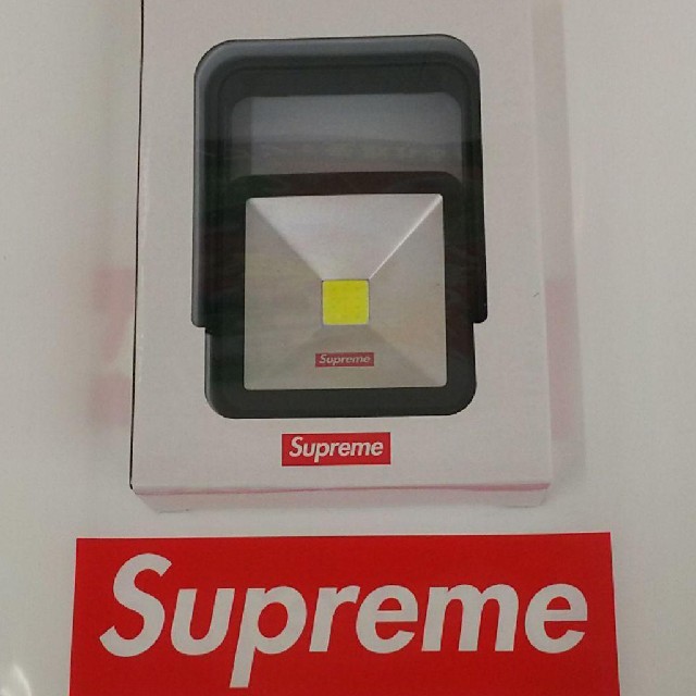 Supreme(シュプリーム)のSupreme Magnetic Kickstand Light black インテリア/住まい/日用品のライト/照明/LED(テーブルスタンド)の商品写真