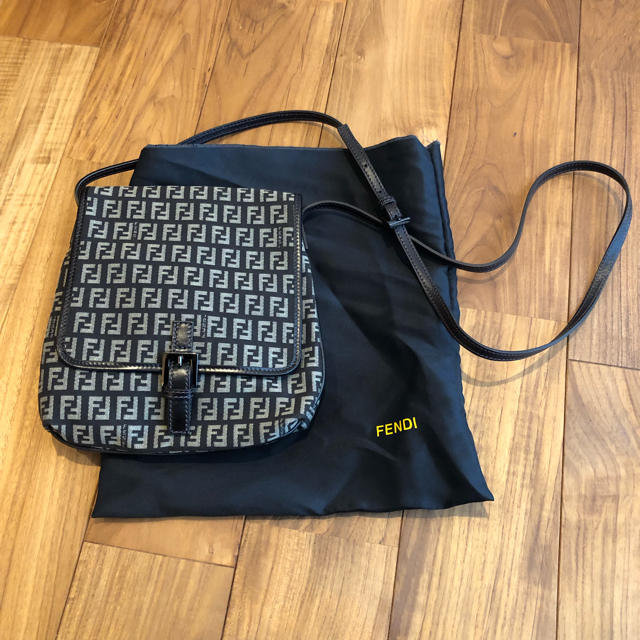 FENDI ズッカ柄 ショルダーバッグ