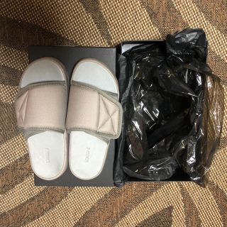 オフホワイト(OFF-WHITE)のyeezy サンダル  国内正規品 43(サンダル)