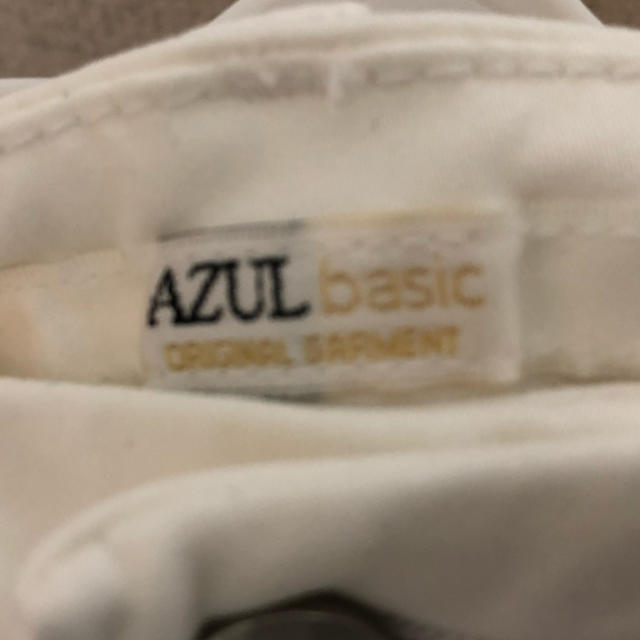 AZUL by moussy(アズールバイマウジー)のAZUL by moussy 白パンツ Sサイズ レディースのパンツ(スキニーパンツ)の商品写真