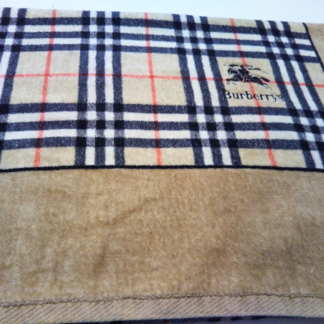 BURBERRY(バーバリー)のBURBERRYバスタオル インテリア/住まい/日用品の日用品/生活雑貨/旅行(タオル/バス用品)の商品写真