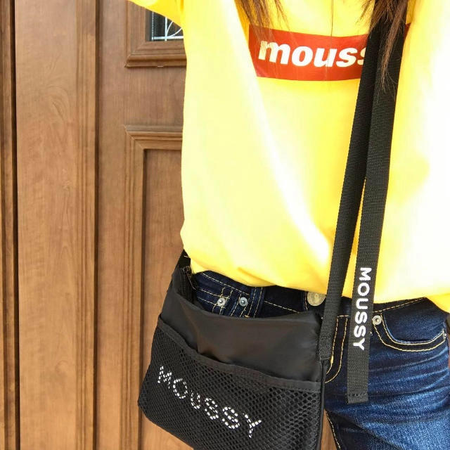 moussy(マウジー)の美品♡MOUSSY NYLON LOGO サコッシュ♡ショルダーバッグポシェット レディースのバッグ(ショルダーバッグ)の商品写真