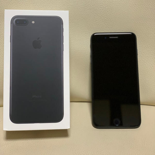 アップル(Apple)のiPhone7 plus 本体 SIMフリー ブラック(スマートフォン本体)