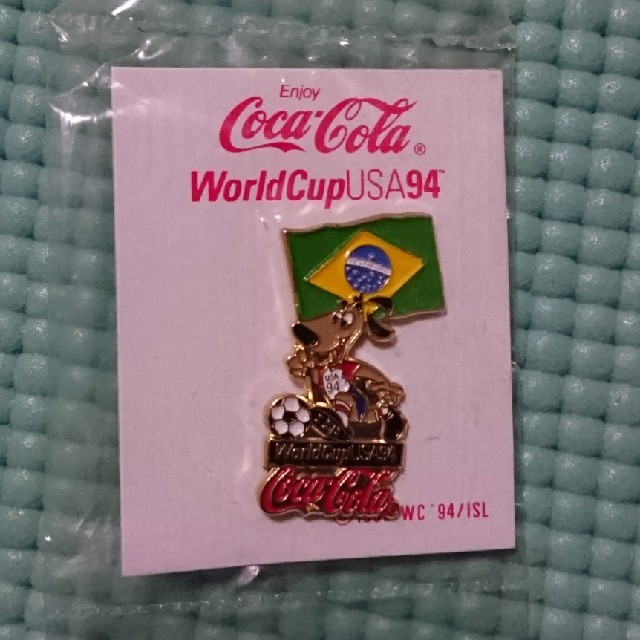コカ・コーラ(コカコーラ)のコカコーラ ワールドカップ94 ピンバッチ ブラジル エンタメ/ホビーのアニメグッズ(バッジ/ピンバッジ)の商品写真