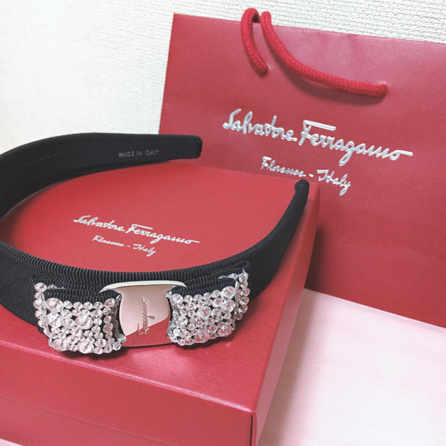 Salvatore Ferragamo(サルヴァトーレフェラガモ)のFerragamo カチューシャ 美品 レディースのヘアアクセサリー(カチューシャ)の商品写真