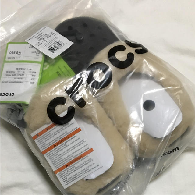 crocs(クロックス)のcrocs マンモス 羊毛 ボア 新品 23cm レディースの靴/シューズ(その他)の商品写真