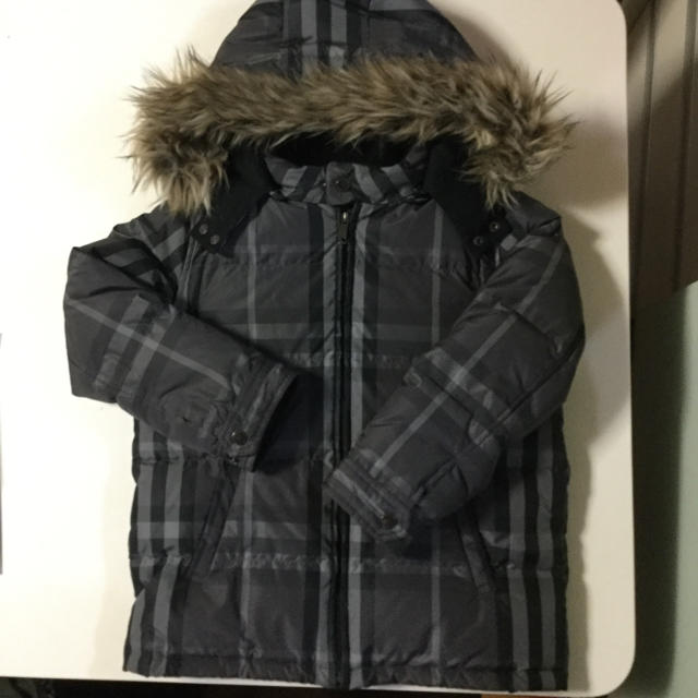 BURBERRY(バーバリー)のバーバリー ダウンコート 130 キッズ/ベビー/マタニティのキッズ服男の子用(90cm~)(コート)の商品写真